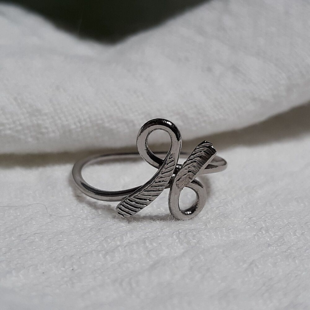 Silver Tone Bow Wrapped Wrap Ring Sz 7 Unique Hippie Boho Jewelry Simple Elegant